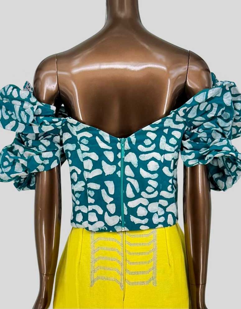 SILKA Abstract Print Off-Shoulder Ruffle Crop Top - 8 US