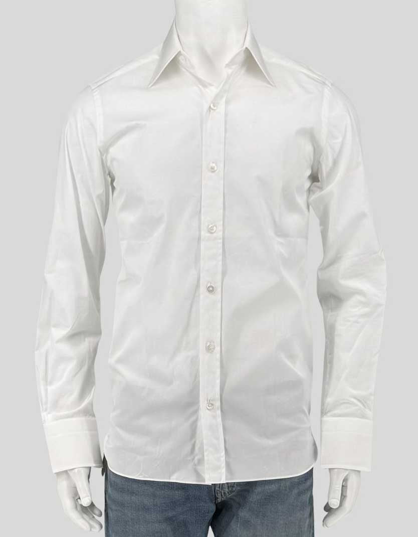 TOM FORD white dress shirt crafted in Switzerland from 100% cotton. Classic spread collar design with the brand's signature precise tailoring and construction. Versatile piece for business or formal occasions. 