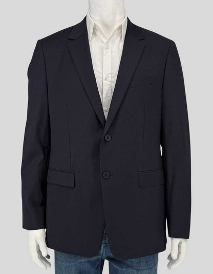 THEORY crafted this XYLO NP blazer from premium sartorial suiting wool with a hint of stretch for comfort. Classic two-button silhouette with notched lapels, deep navy color, and Italian-inspired tailoring. 
