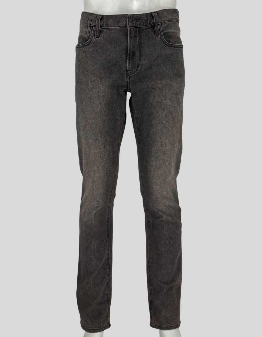 JOHN VARVATOS USA crafted these Bowery jeans with a lightweight cotton blend and stretch for comfort. Slim straight fit with vintage-inspired faded grey wash, 3D whiskering, and five-pocket styling. 