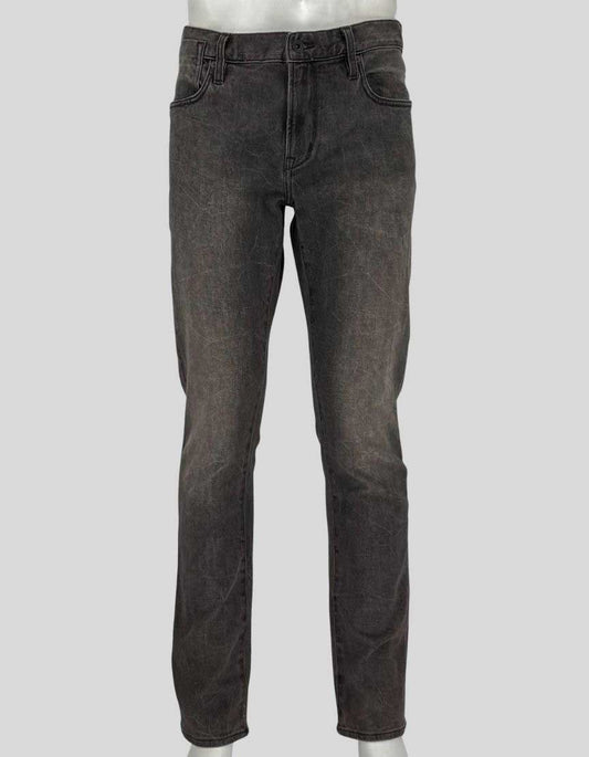 JOHN VARVATOS USA crafted these Bowery jeans with a lightweight cotton blend and stretch for comfort. Slim straight fit with vintage-inspired faded grey wash, 3D whiskering, and five-pocket styling. 